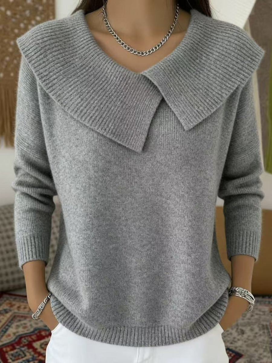 Amy – Elegant Jumper with Soft Collar