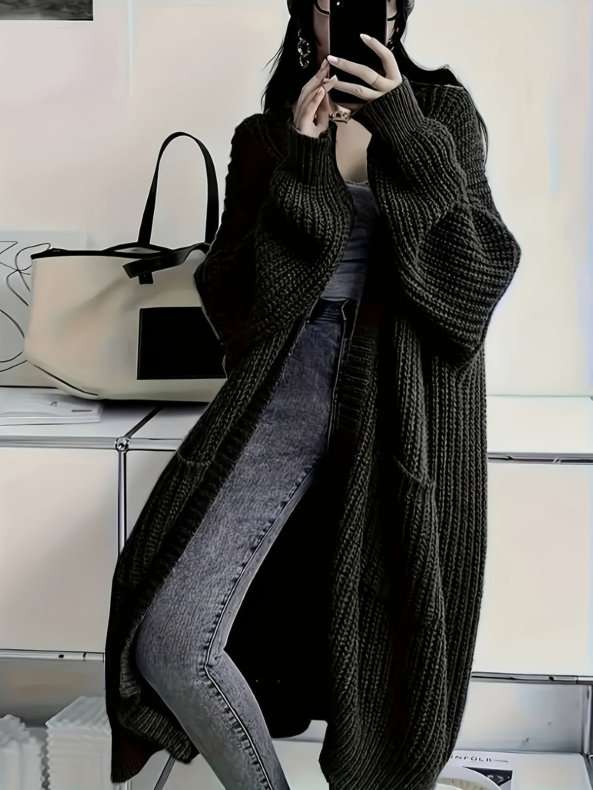 Charlotte – Elegant Cardigan with Pockets