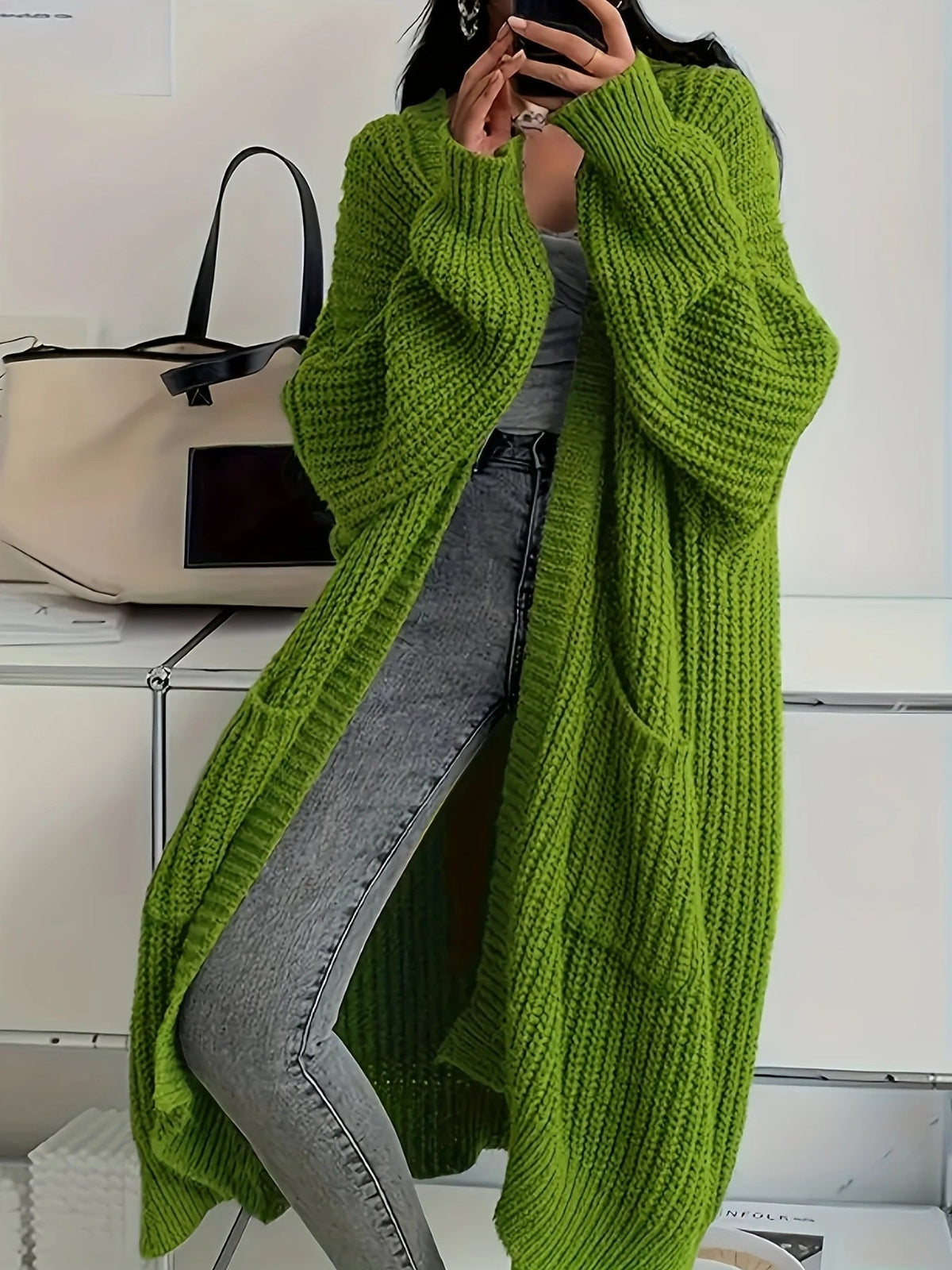 Charlotte – Elegant Cardigan with Pockets