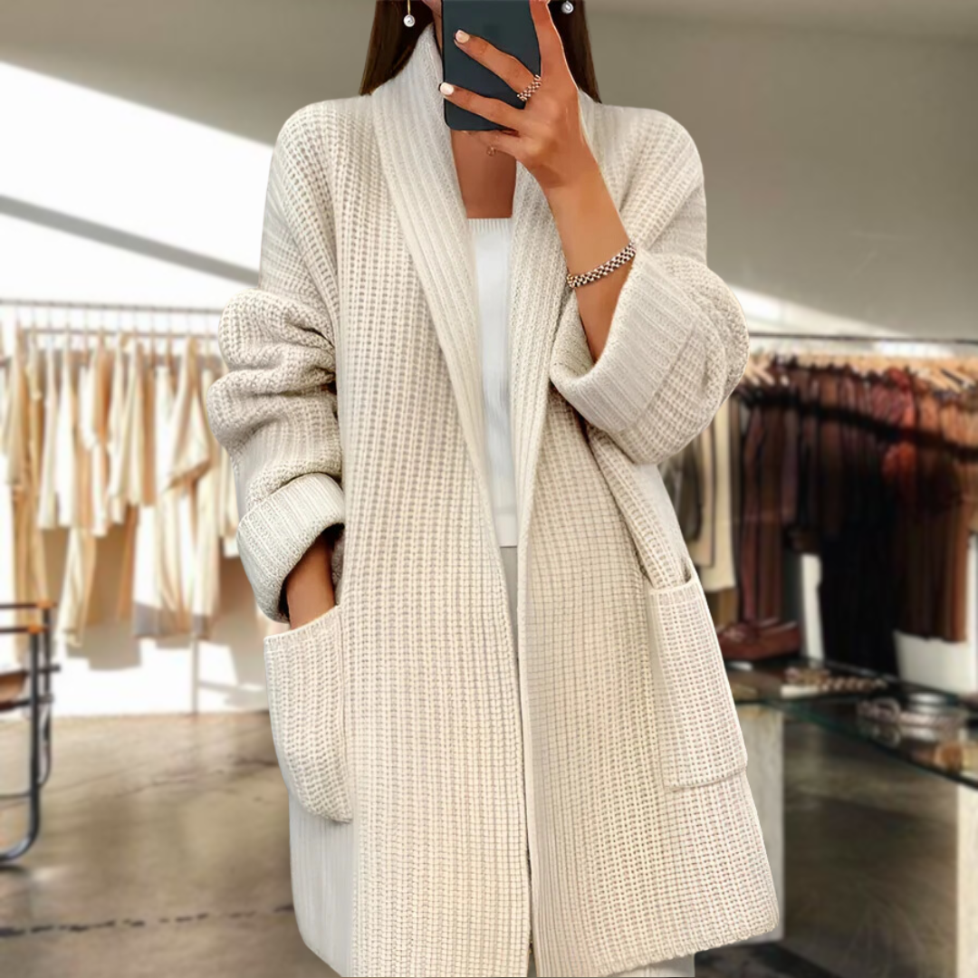 Amelia – Elegant Comfort Cardigan