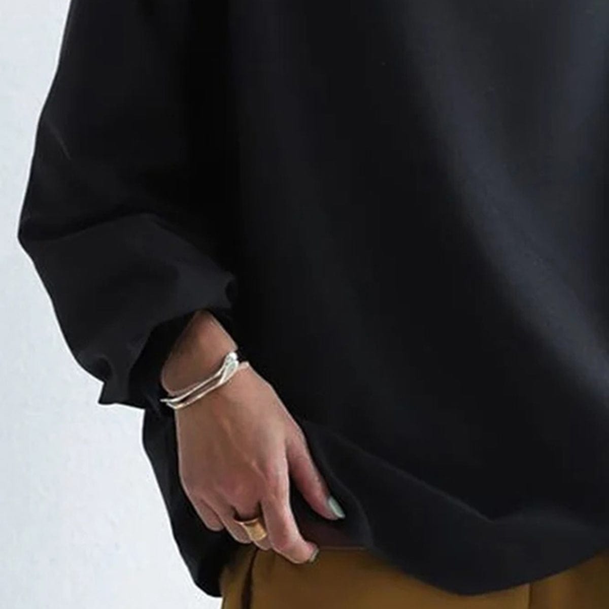 Erin – Elegant High-Neck Top