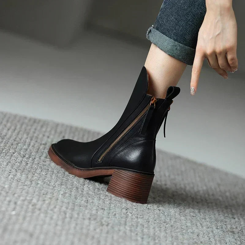 Chloé – Modern Comfort Ankle Boots