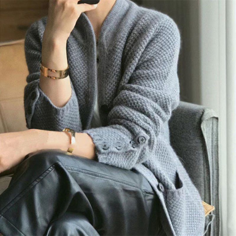 Mia – Delicate Cashmere Cardigan