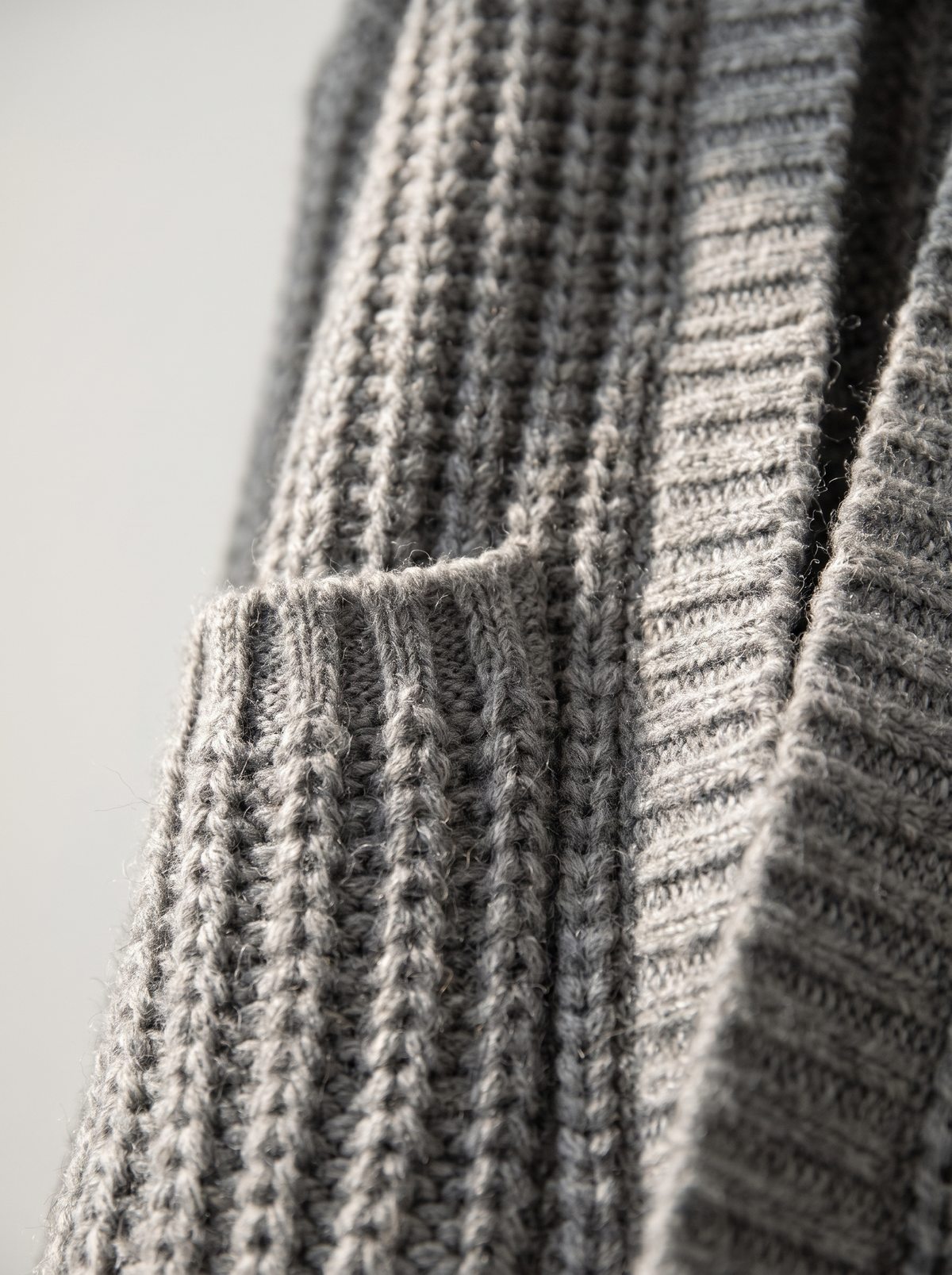 Charlotte – Elegant Cardigan with Pockets